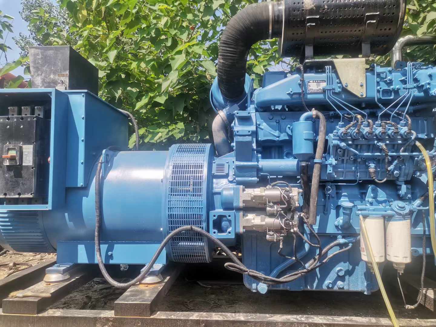 上街详细说明降低 800kW 柴油发电机输出电流波动的方法