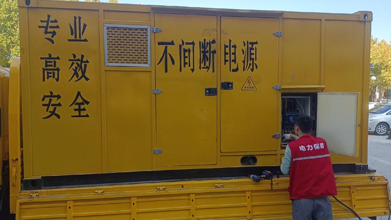 上街柴油发电机组和UPS电源配合使用时，如何避免切换过程中的电力中断？